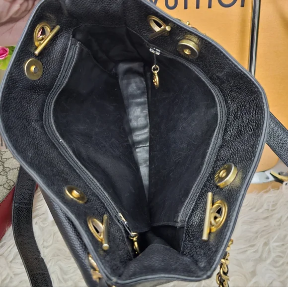 Chanel Caviar Leather Shoulder Bag - Picture 4 of 16